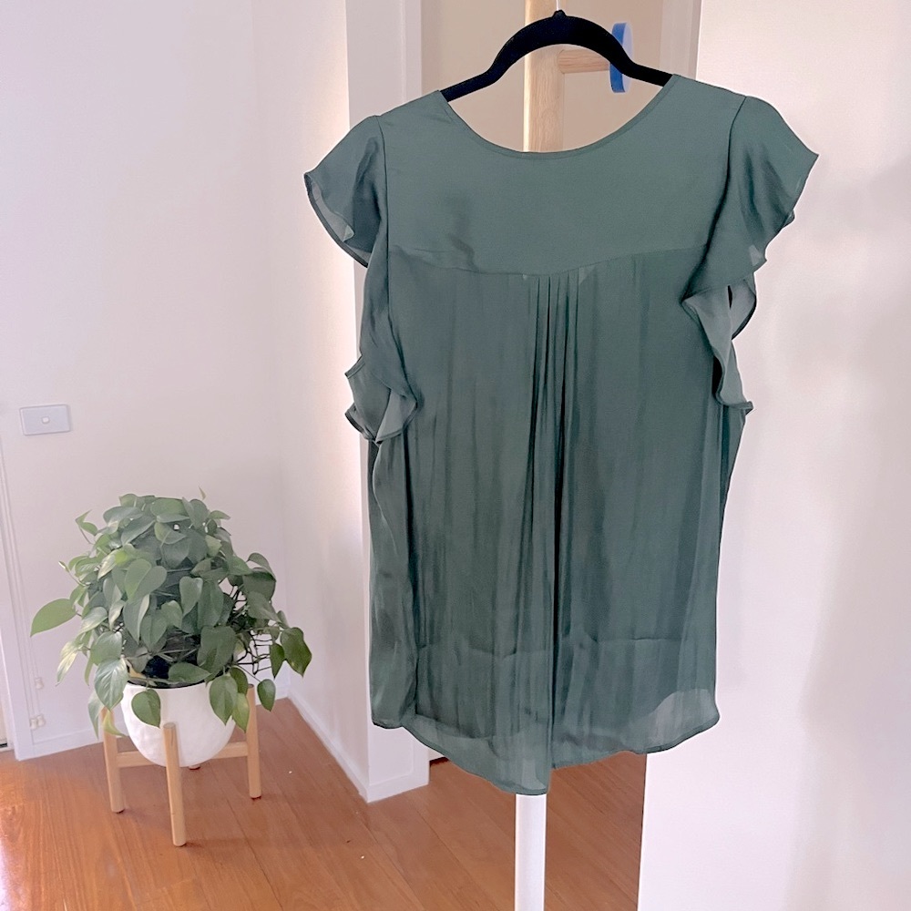 Green V-neck Top - Picture 6 of 10